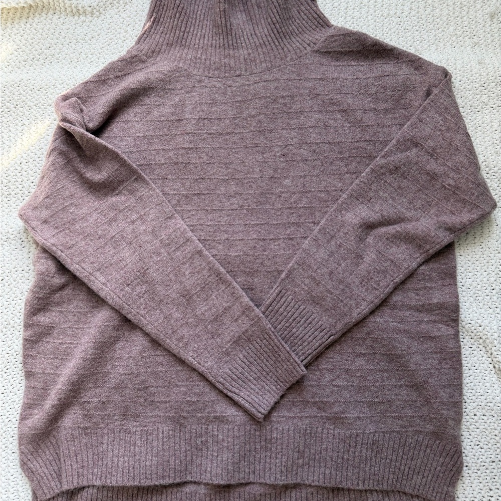 Old Navy Women's Mauve Turtleneck Sweater NWT